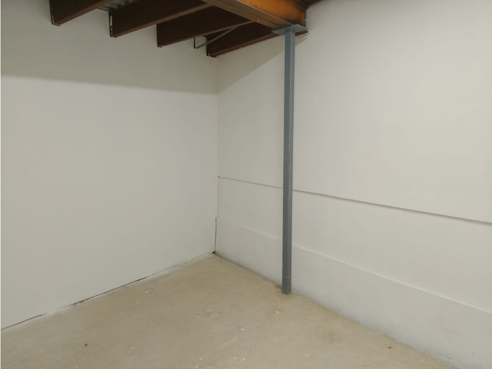 BODEGA EN RENTA DE 14.80 M2 ZONA AV. TOMAS FERNANDEZ, ACCESO DIRECTO — foto 4