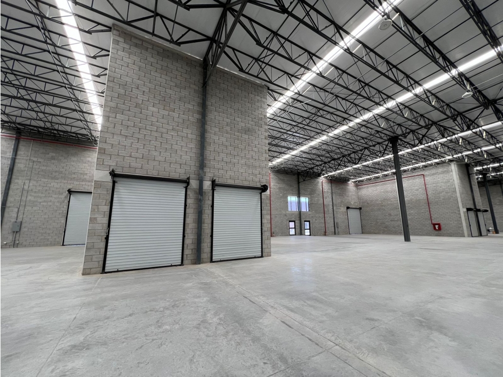 BODEGA EN RENTA DE 1500 M2 EN ZONA KM 20 CON ANDEN PROPIO — foto 4