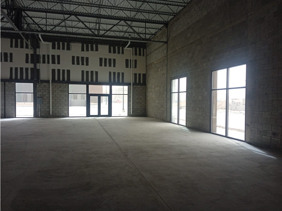 LOCAL EN RENTA DE 234 M2 EN LAS TORRES PARA SMALL SHOP — foto 5