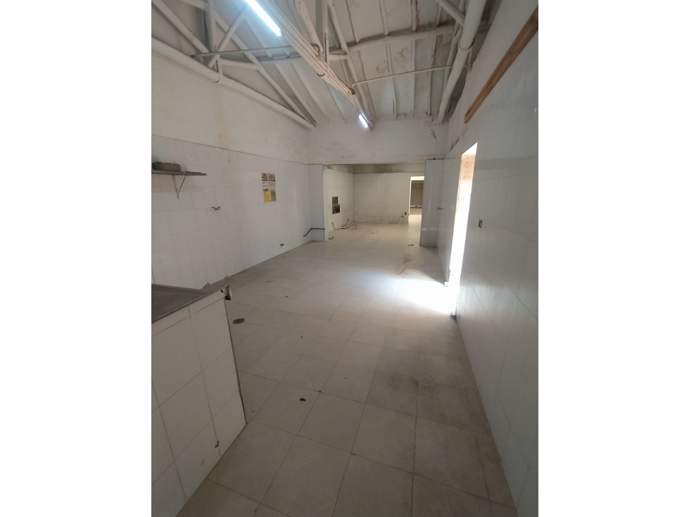 ARRIENDO LOCAL EN CABECERA - 2