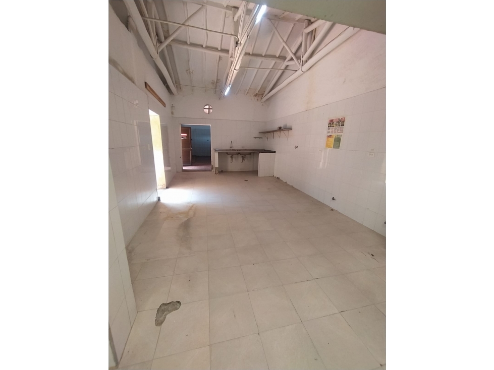 ARRIENDO LOCAL EN CABECERA - 3