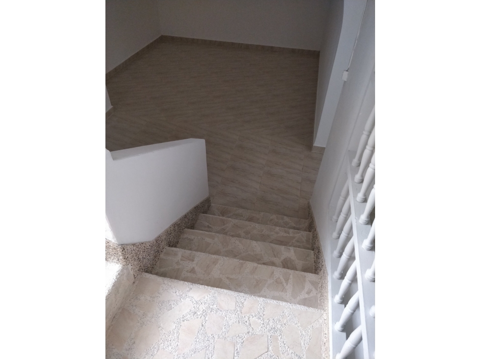 Se arrienda Casa primer piso Sector la américa, Casa Bodega o local — foto 4