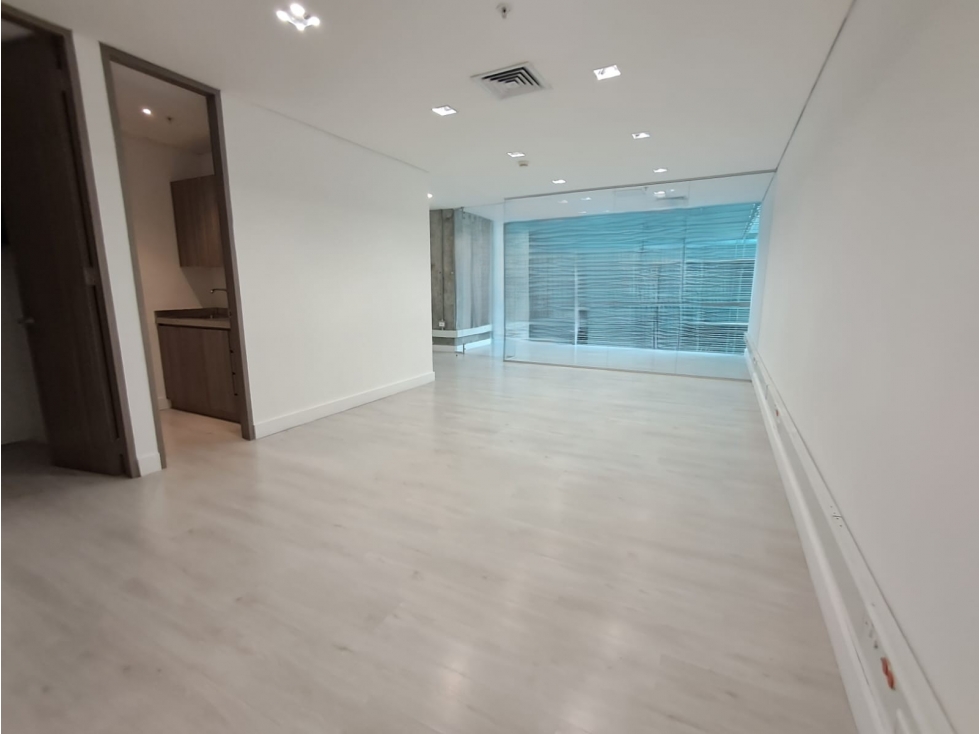 oficina en milla de oro en arriendo — foto 3