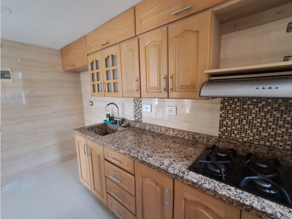apartamento en arriendo en el sector de la loma de los bernal — foto 2
