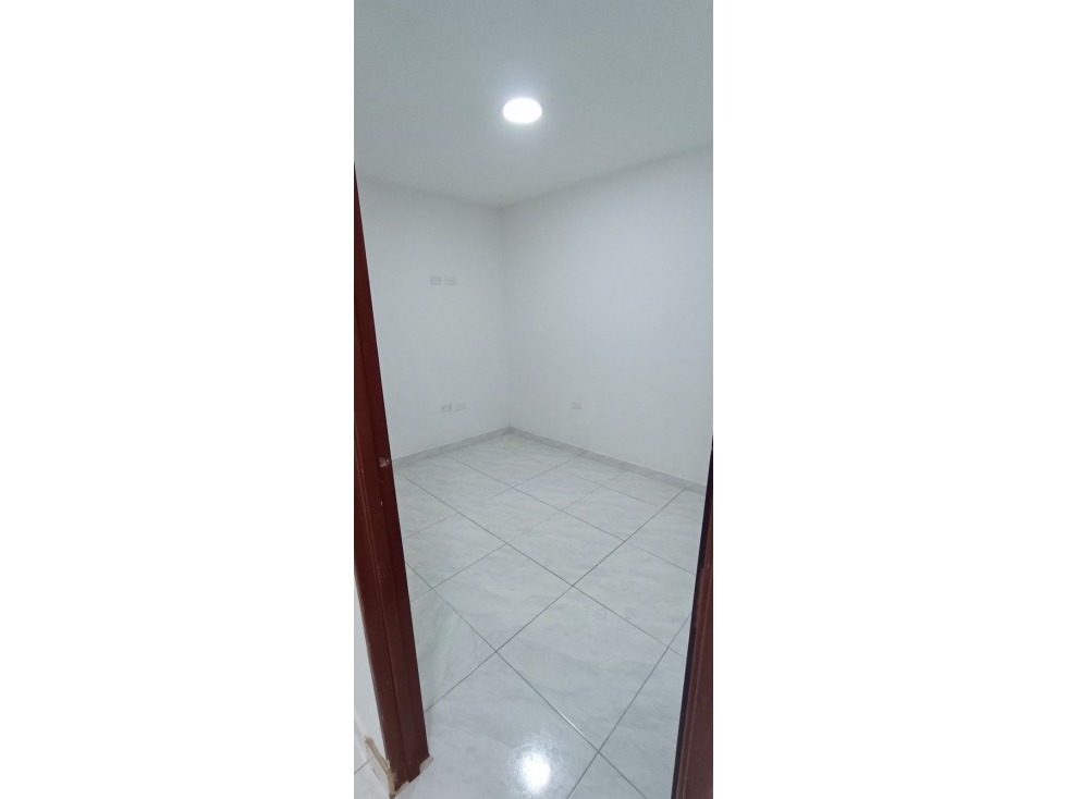 Se arrienda apartamento en el sector de la Floresta tercer piso