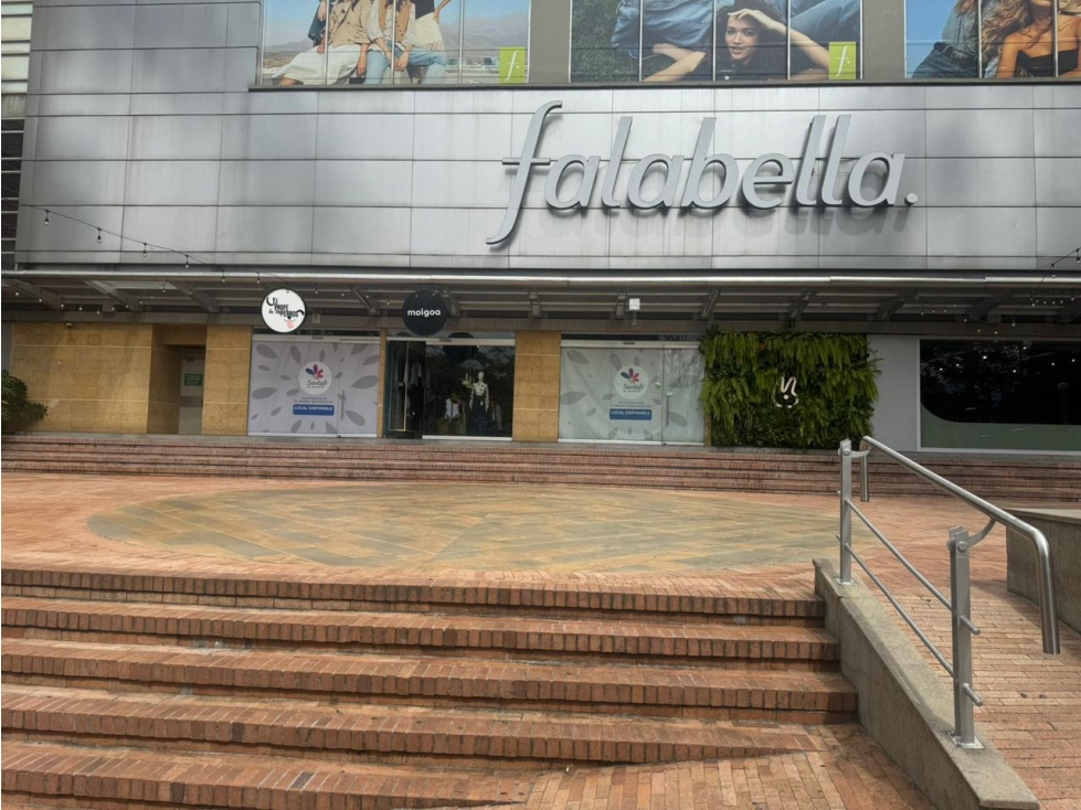 Se arrienda Local primer piso ubicado en el Centro Comercial Santa Fe