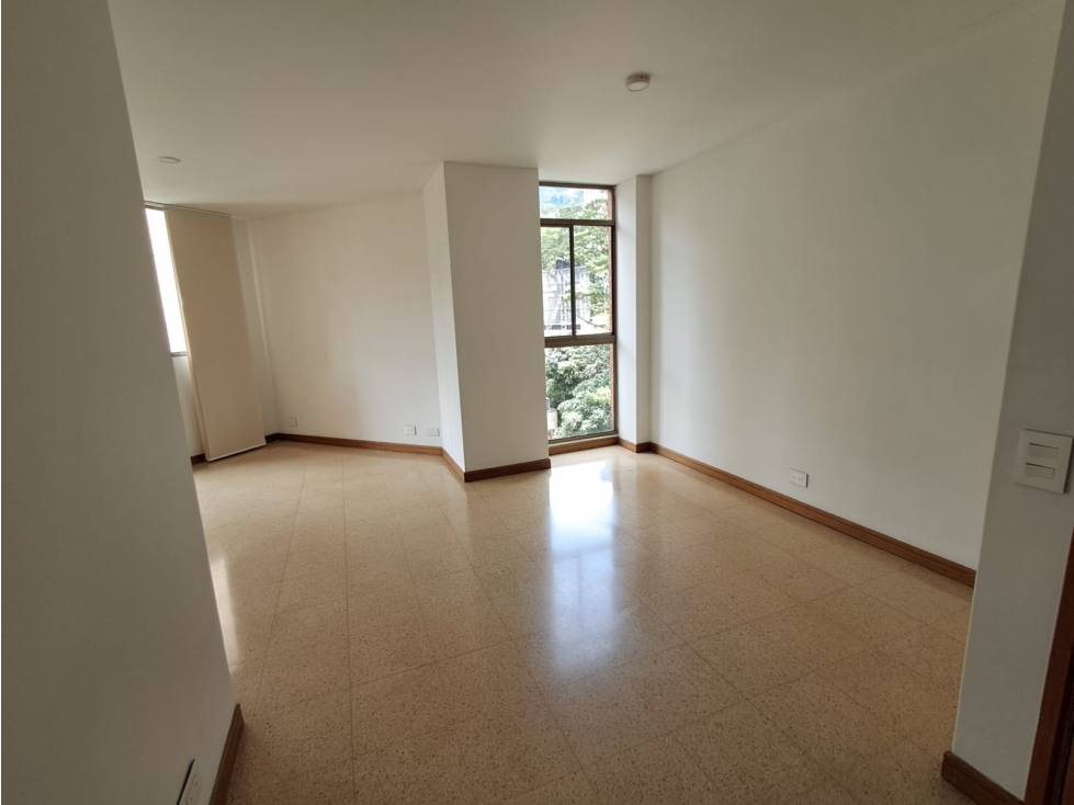 Apartamento en arriendo en la superior el poblado Medellín — foto 4
