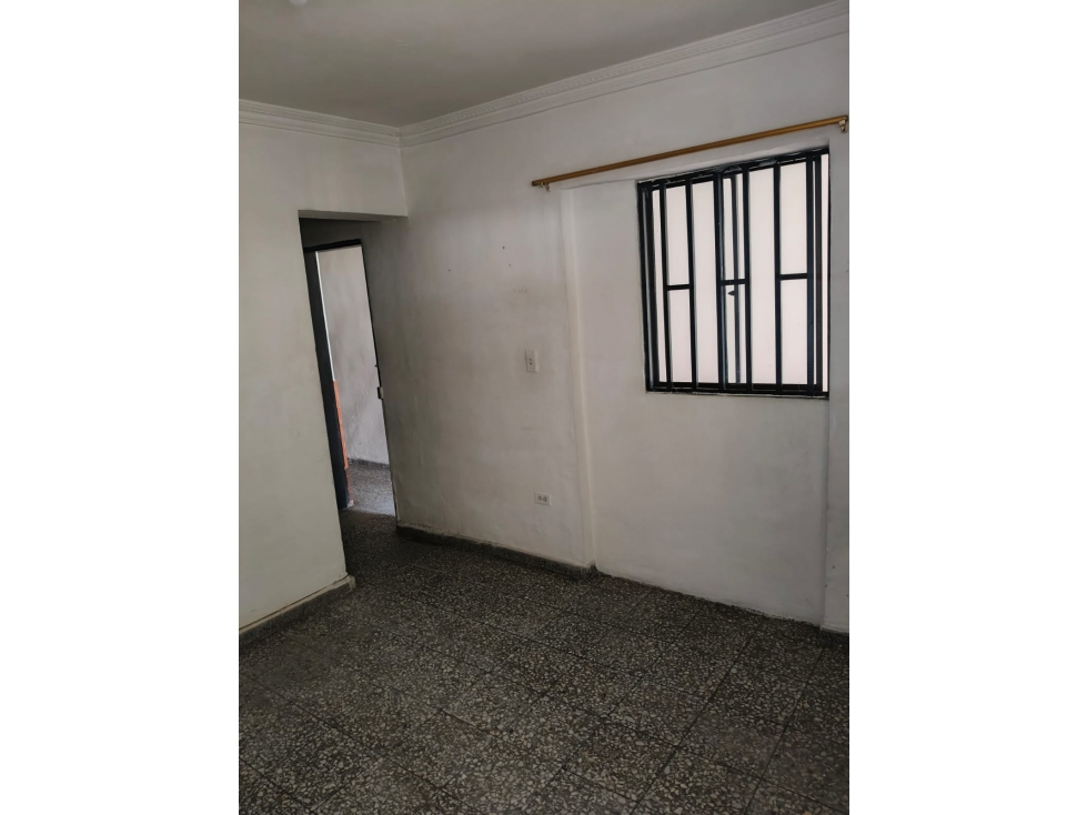 Se vende casa primer piso ubicada en toda la 80 La gloria