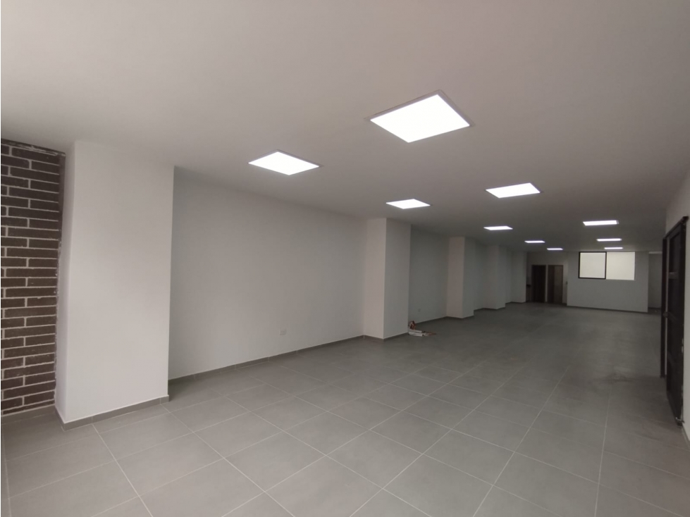 Bodega en arriendo sector calasanz piso 3