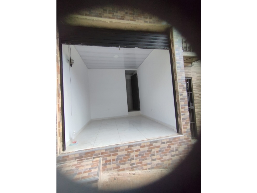 Se arrienda Local comercial ubicado en Aranjuez primer piso