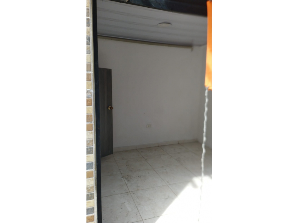 Se arrienda Local comercial ubicado en Aranjuez primer piso
