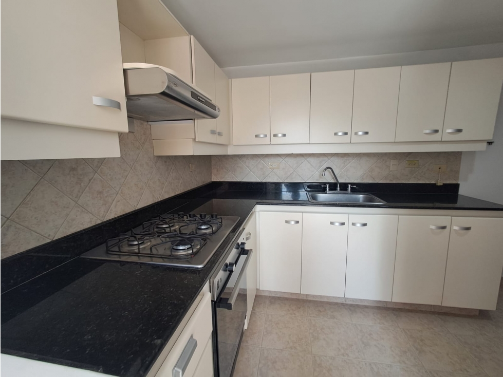 Apartamento en el tesoro en arriendo