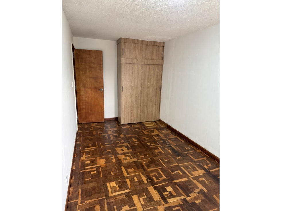 Se arrienda apartamento en el sector de la 70 4to piso