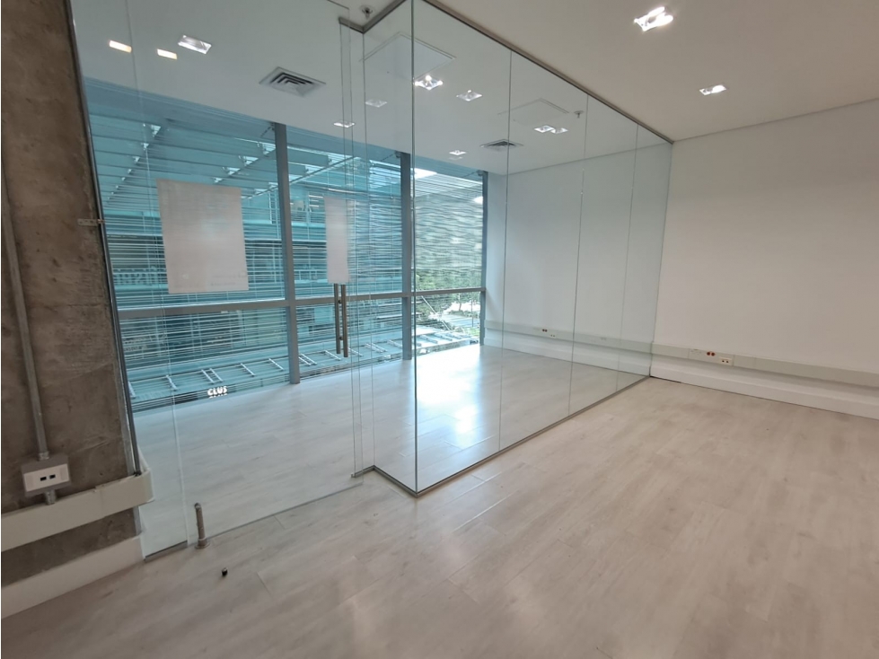 oficina en milla de oro en arriendo — foto 2