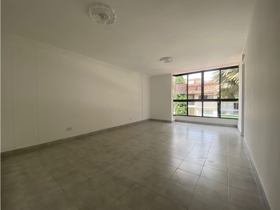 Se arrienda hermoso apartamento Sector el Nogal 3er piso