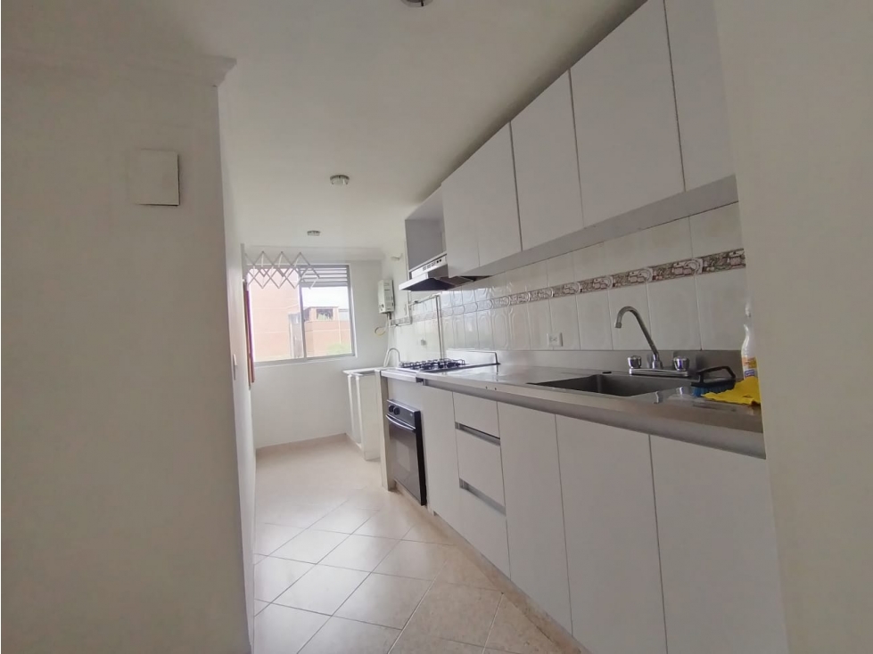 SE ARRIENDA APTO EN LA 80 UBIDAD SORRENTO 1 BLOQUE 8 PISO APTO 6 14