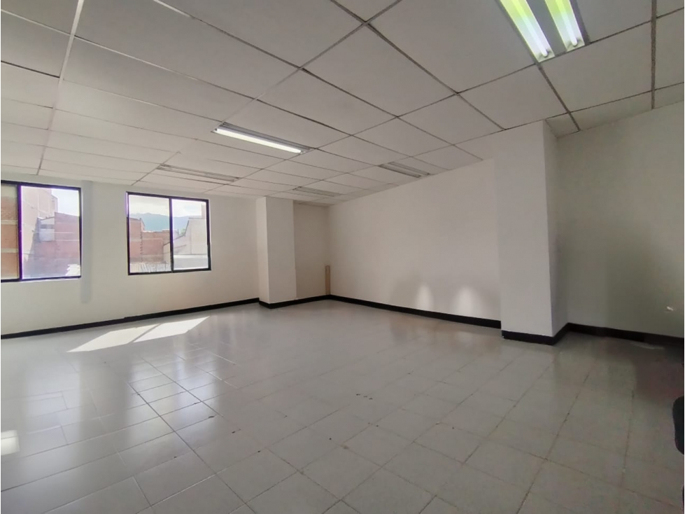 Oficina Sector Avenida Nutibara en Arriendo
