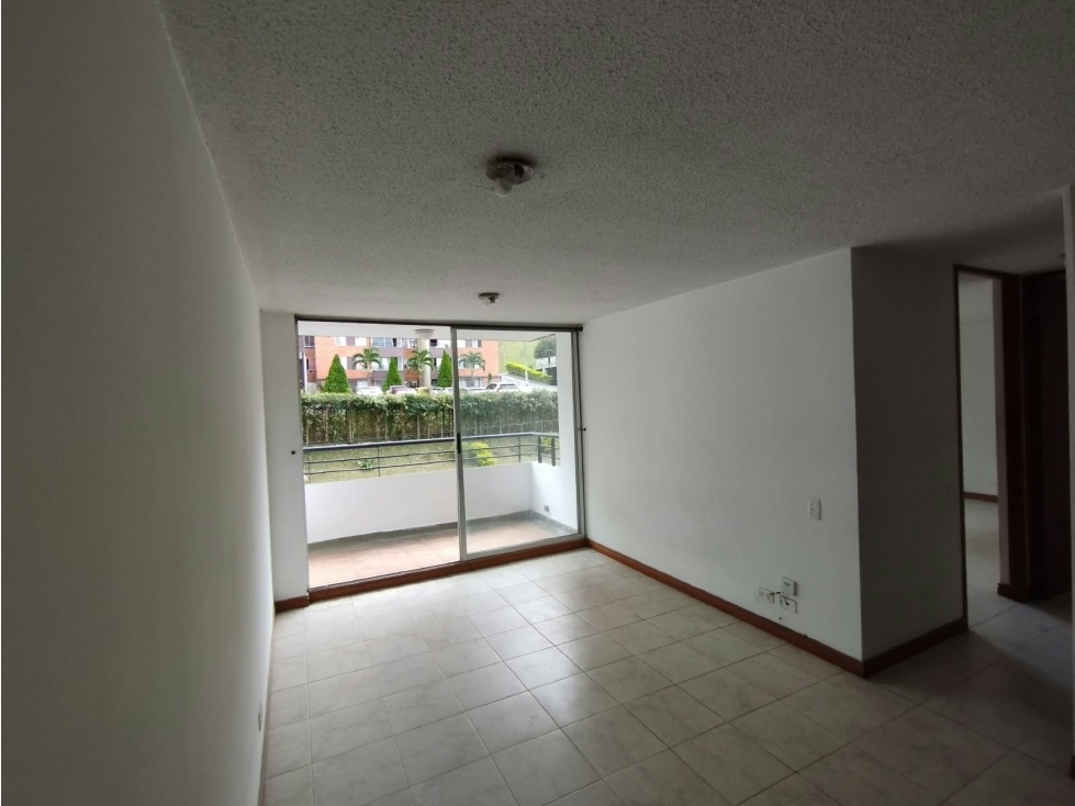 Apartamento en Loma de Los Bernal para arrendar