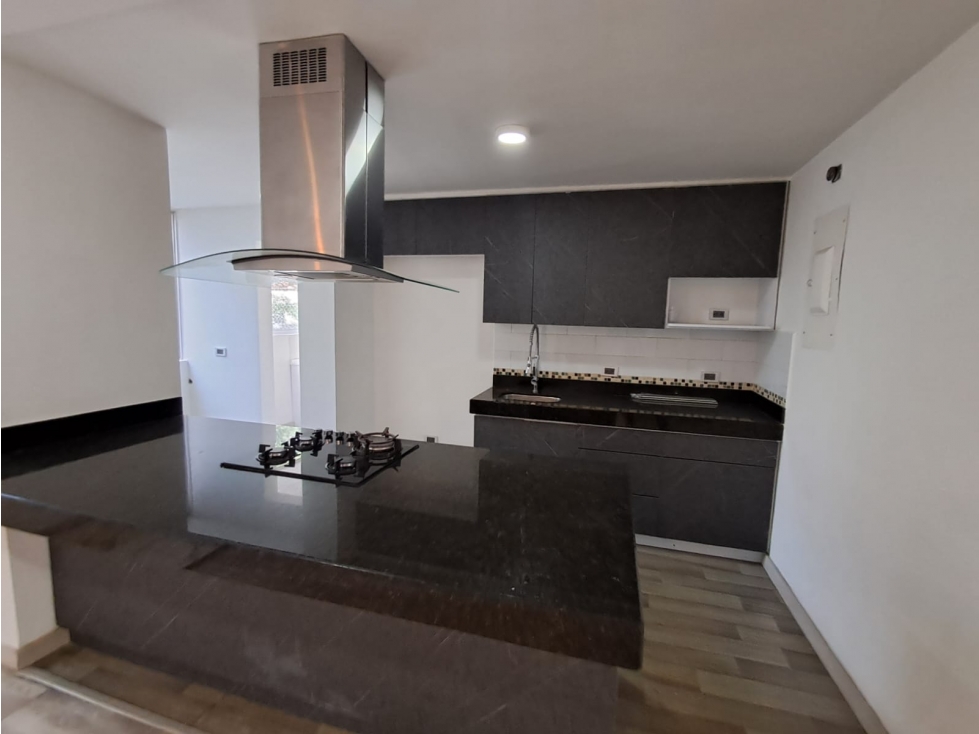 Apartamento en el tesoro en arriendo — foto 2