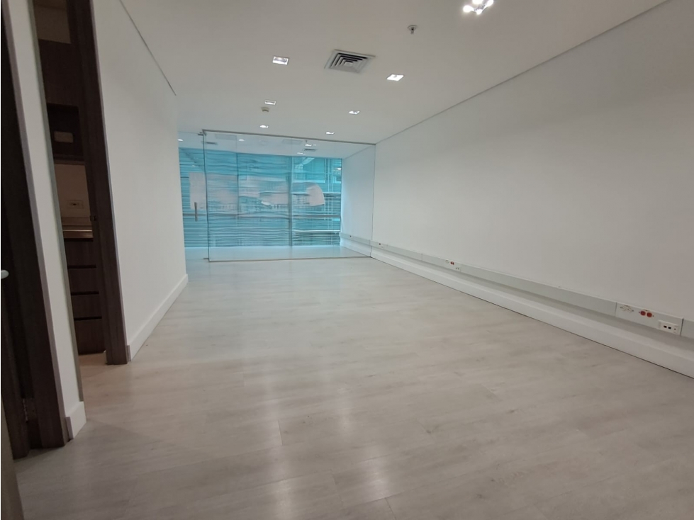 oficina en milla de oro en arriendo — foto 4