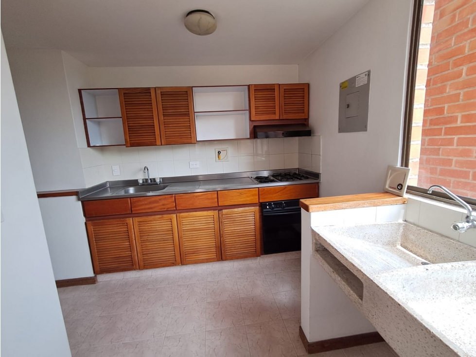 Apartamento en arriendo en la superior el poblado Medellín — foto 2