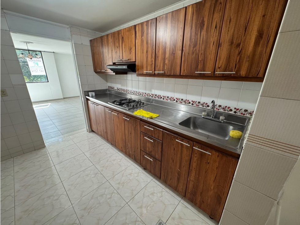 Apartamento en Arriendo tercer piso Sector Laureles
