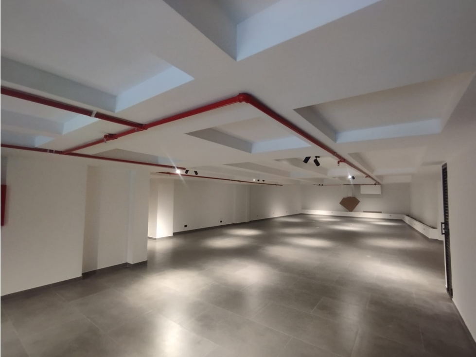 Bodega en arriendo sector laureles piso 1