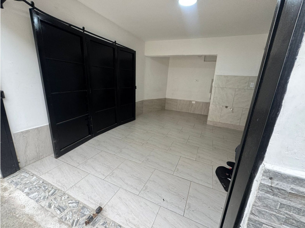 Se arrienda Local comercial en el sector Barrio Trinidad primer piso — foto 2