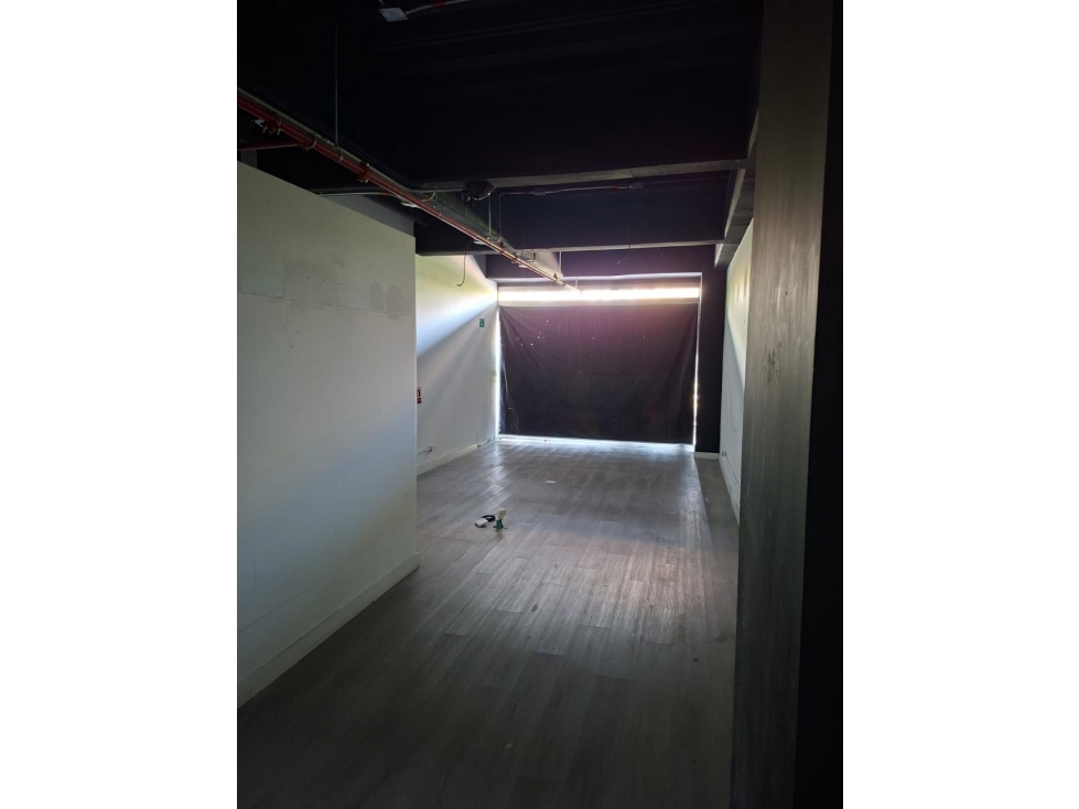 Se arrienda Local primer piso ubicado en el Centro Comercial Santa Fe — foto 2