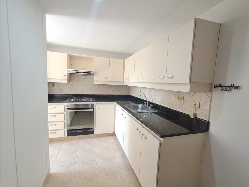 Apartamento en el tesoro en arriendo — foto 2
