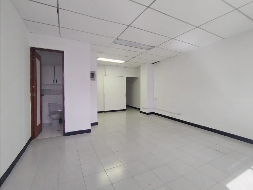 Oficina Sector Avenida Nutibara en Arriendo
