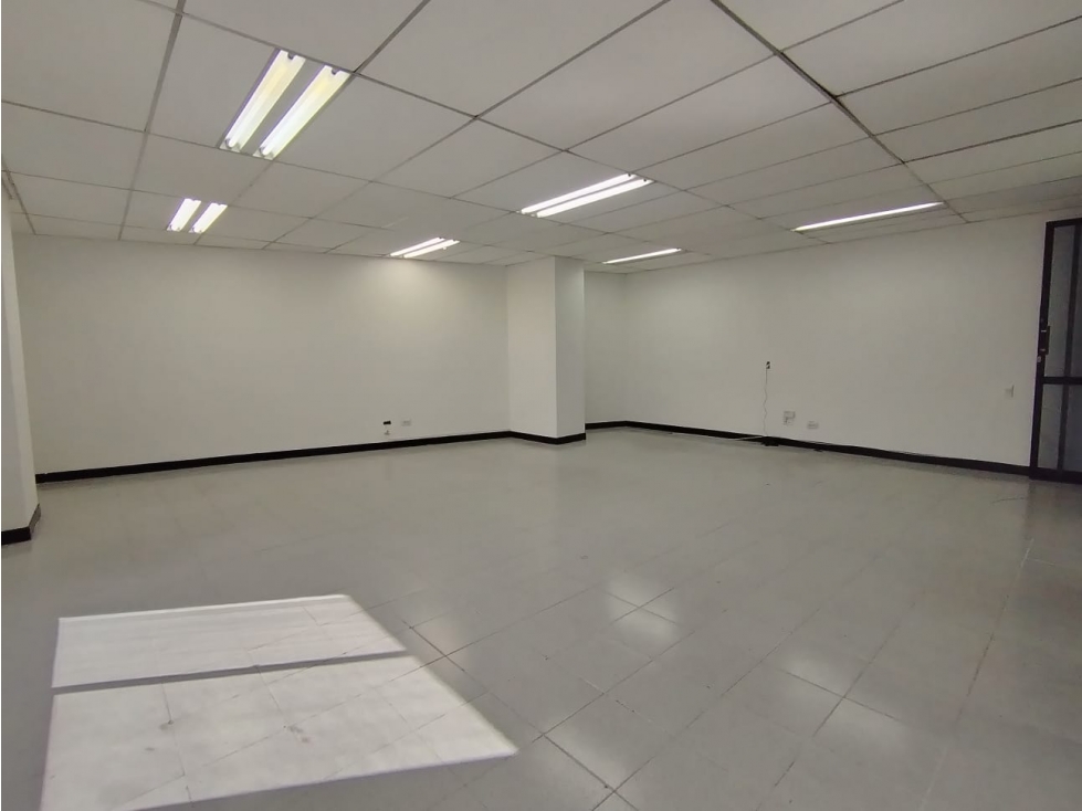 Oficina Sector Avenida Nutibara en Arriendo — foto 2