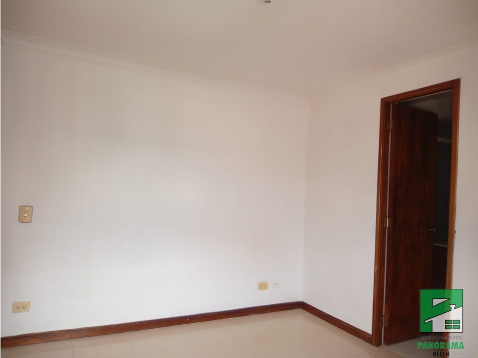 Apartamento en Arriendo Sector Loma de Los Bernal — foto 2