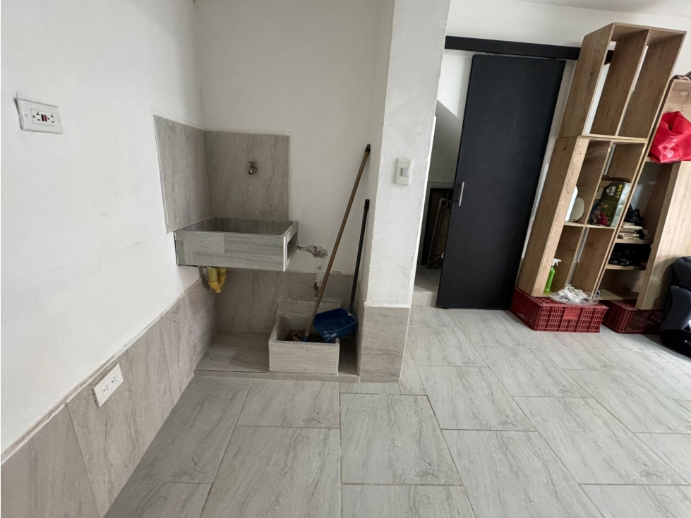 Se arrienda Local comercial en el sector Barrio Trinidad primer piso — foto 3