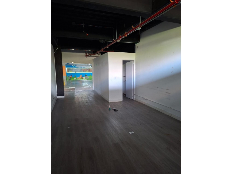 Se arrienda Local primer piso ubicado en el Centro Comercial Santa Fe — foto 3