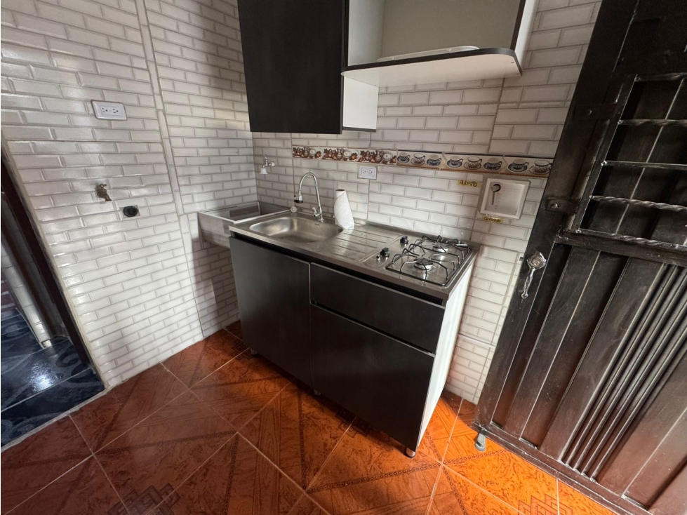 Se arrienda aparta estudio Sector Belén San Bernardo primer piso — foto 3