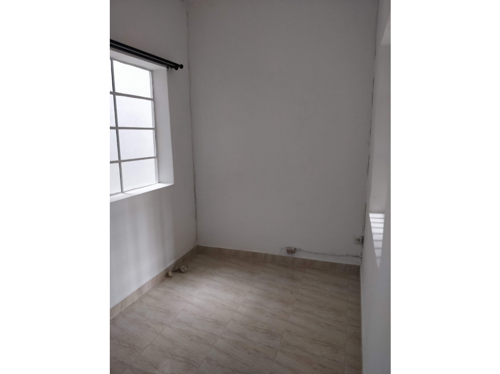 Se arrienda Casa primer piso Sector la américa, Casa Bodega o local — foto 3