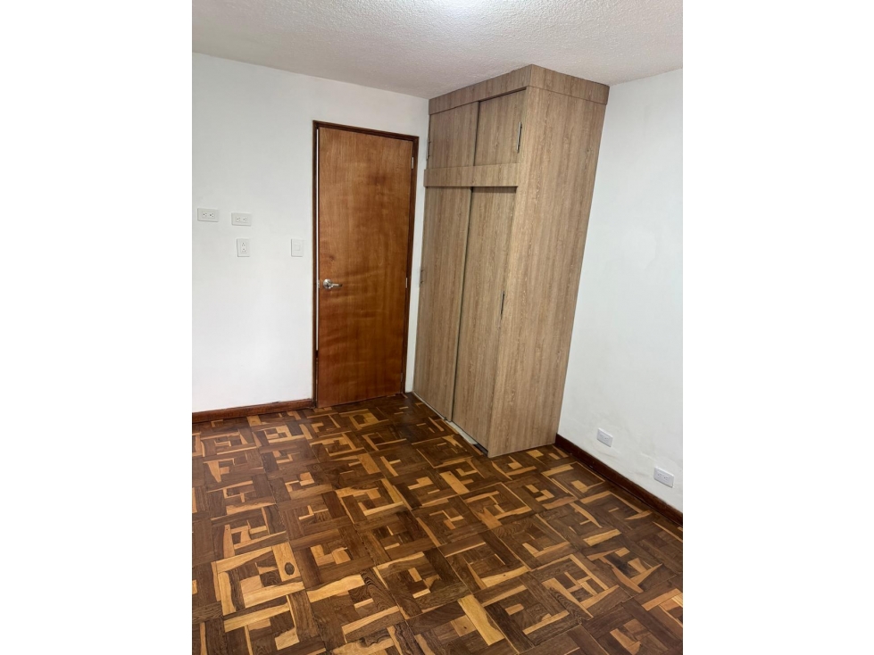 Se arrienda apartamento en el sector de la 70 4to piso — foto 3