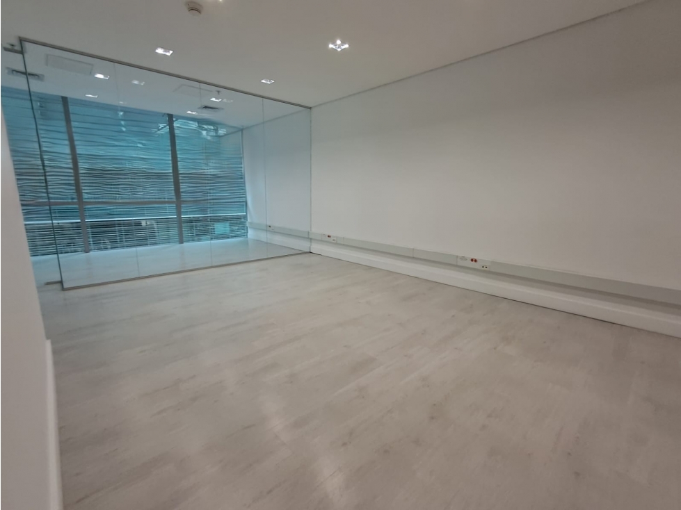 oficina en milla de oro en arriendo