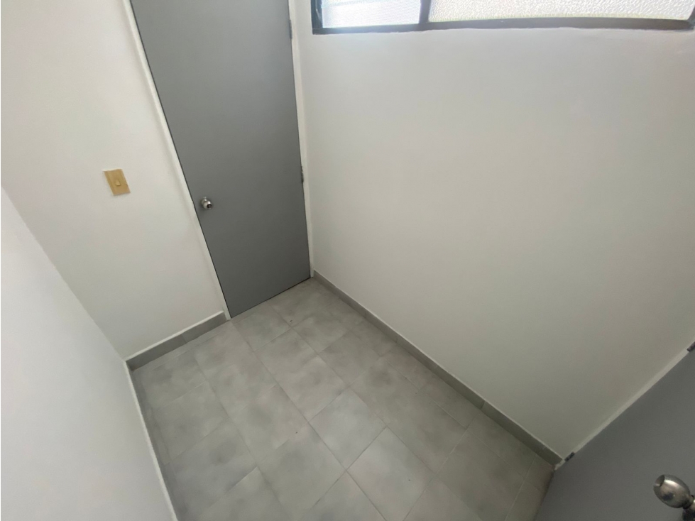 Se arrienda hermoso apartamento Sector el Nogal 3er piso — foto 3