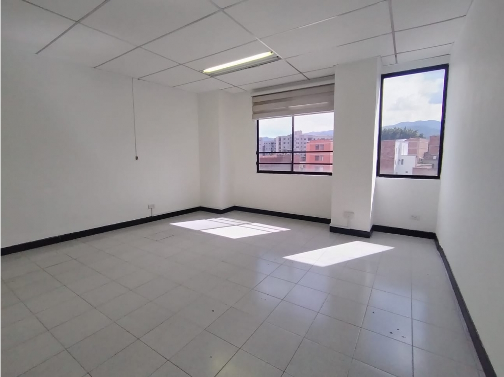 Oficina Sector Avenida Nutibara en Arriendo — foto 2