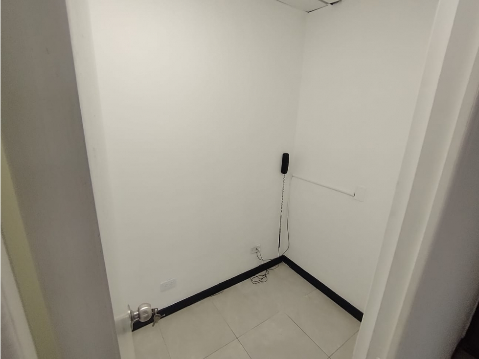 Oficina Sector Avenida Nutibara en Arriendo — foto 3