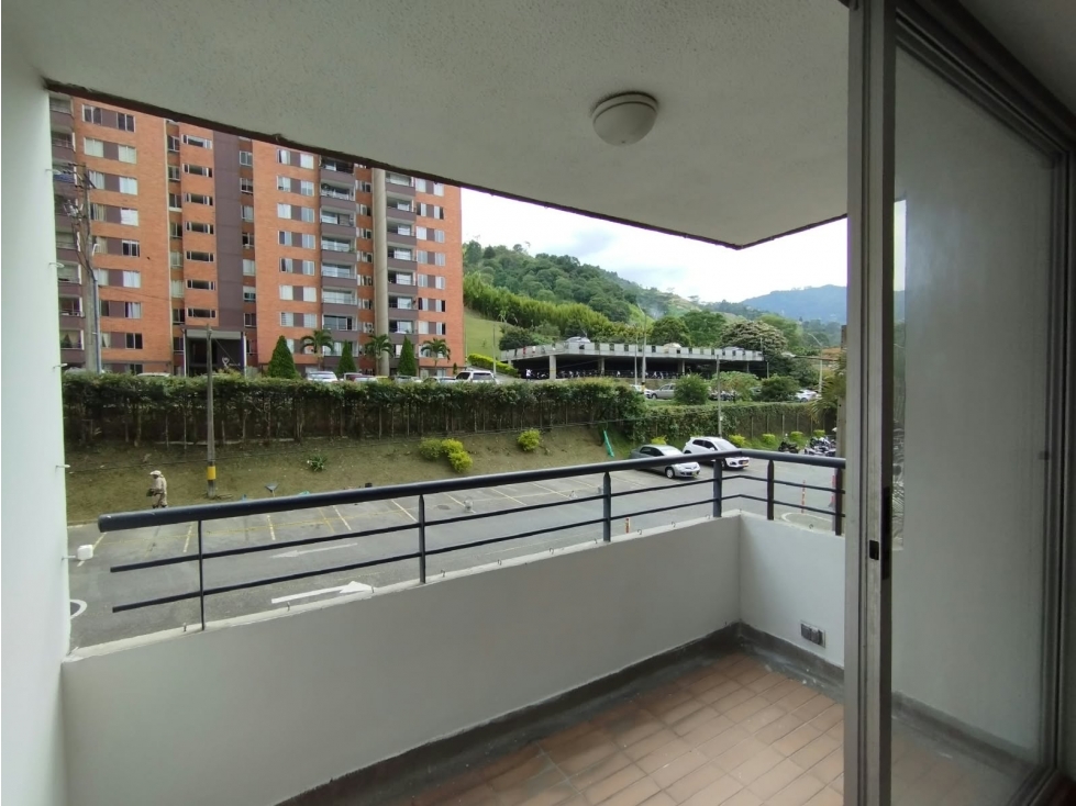 Apartamento en Loma de Los Bernal para arrendar — foto 3