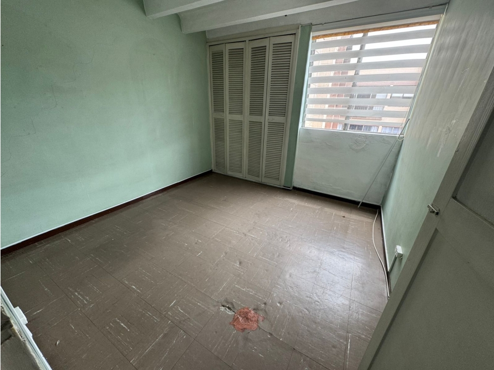 Se vende apartamento Sector Robledo Pilarica quinto piso — foto 4