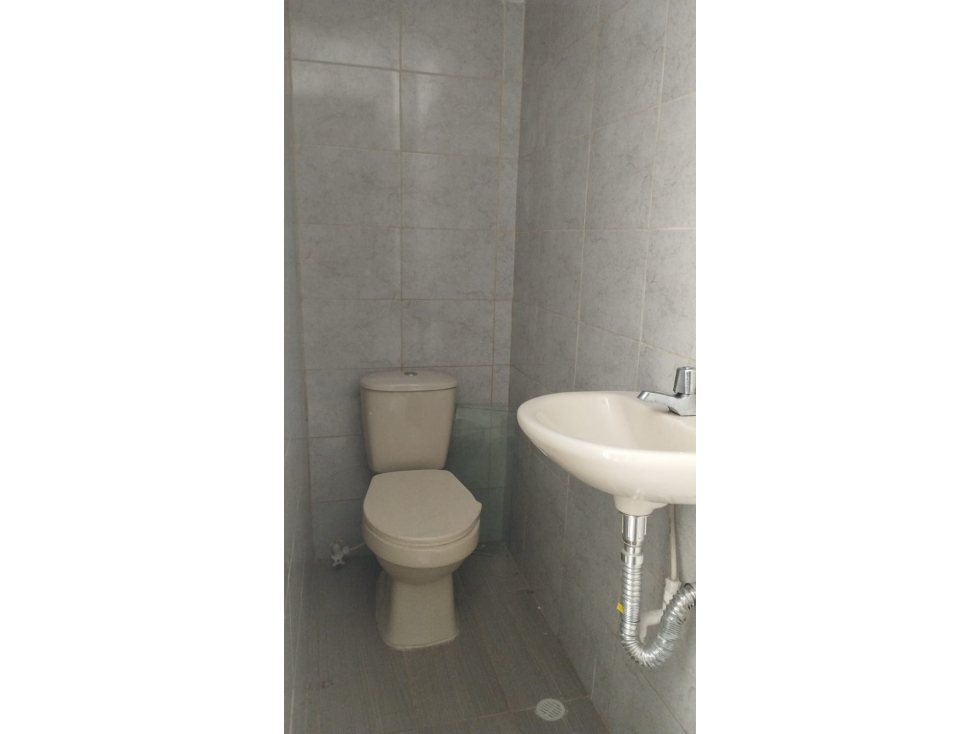 Se arrienda Local comercial ubicado en Aranjuez primer piso — foto 4
