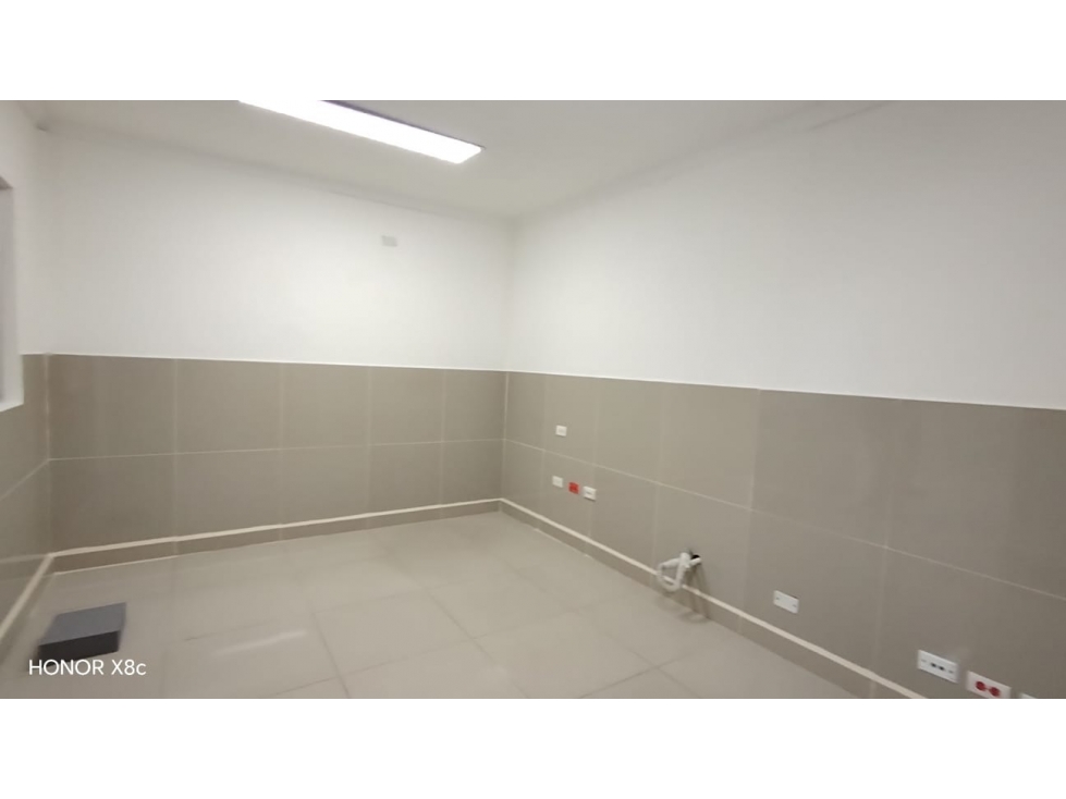 Se arrienda local edificio de 3 pisos disponible Sector Estadio — foto 4
