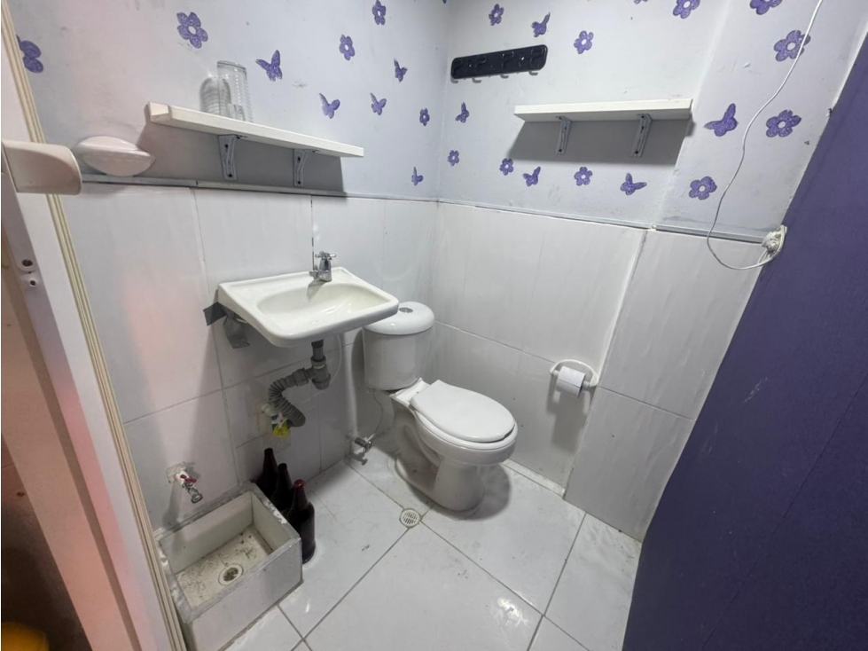 Local comercial en sector de Belén san bernardo primer piso — foto 4