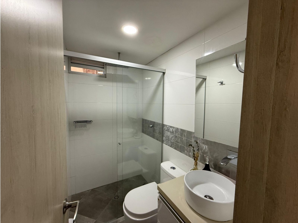 Se vende hermoso apartamento segundo piso sector Estadio — foto 5