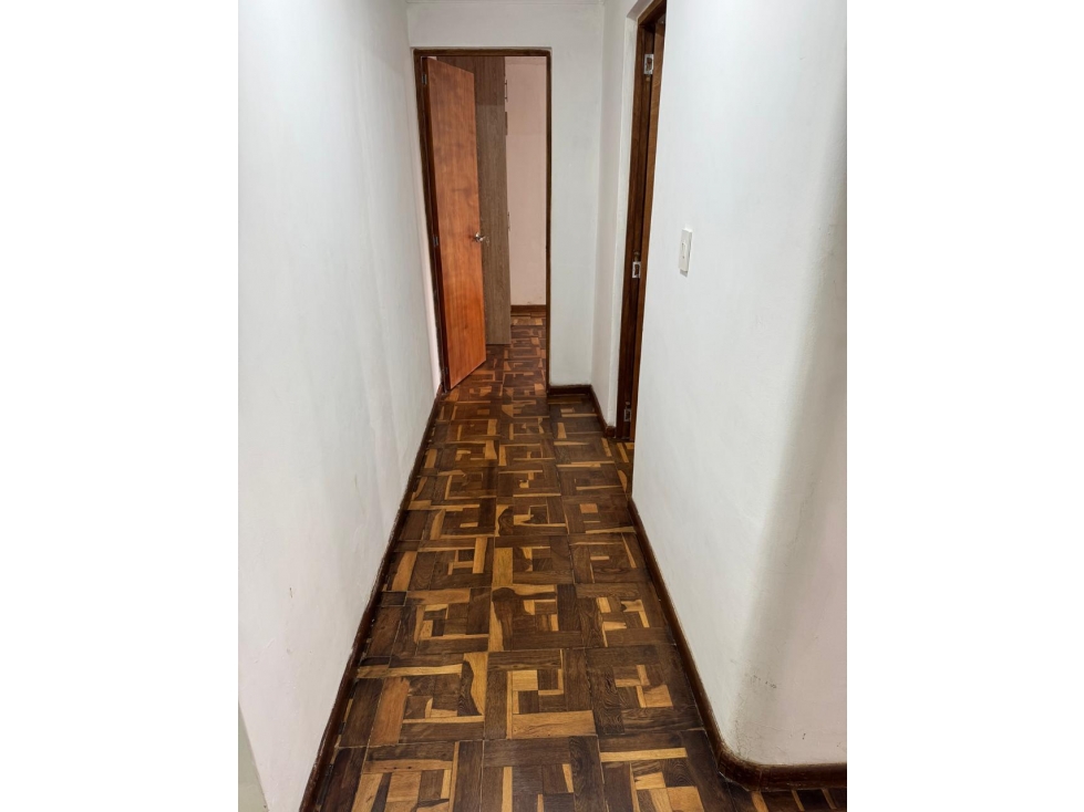 Se arrienda apartamento en el sector de la 70 4to piso — foto 5