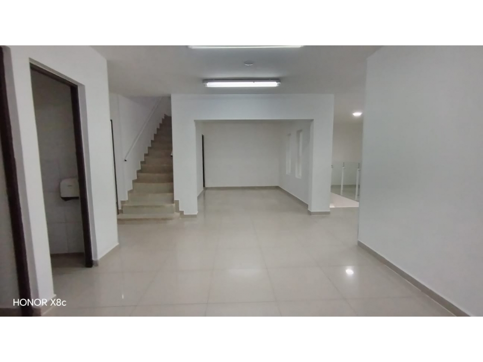 Se arrienda local edificio de 3 pisos disponible Sector Estadio — foto 5